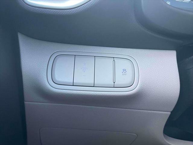 Certified 2024 Hyundai Venue SEL FWD image 19