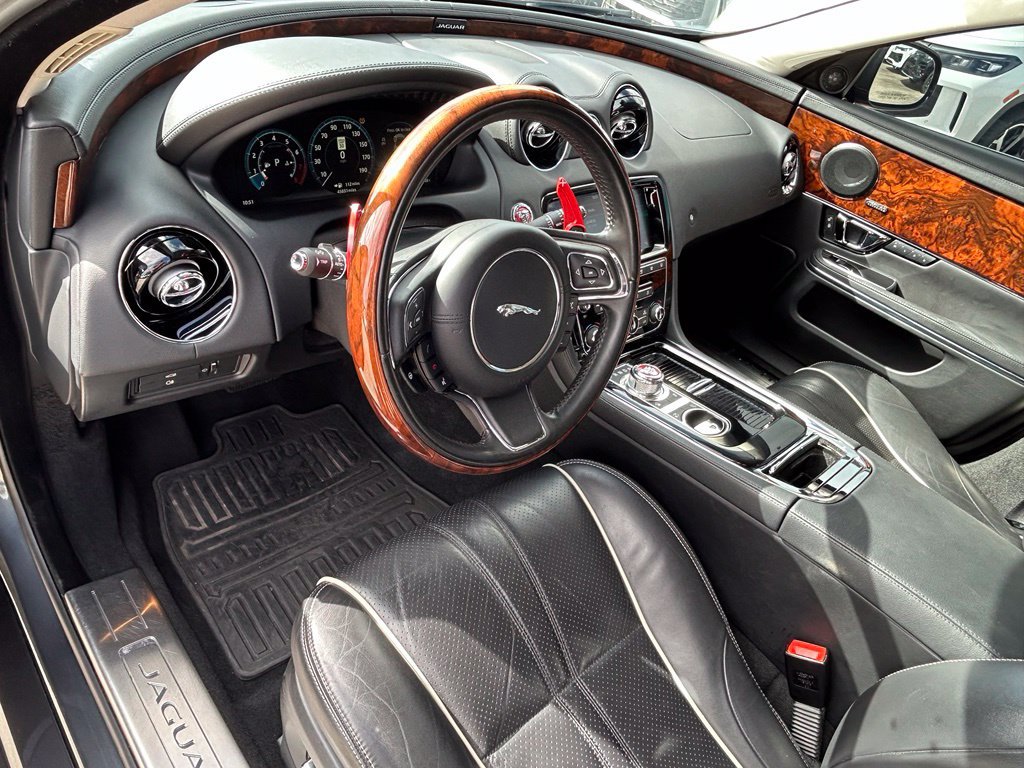 Used 2018 Jaguar XJ R-Sport RWD image 17
