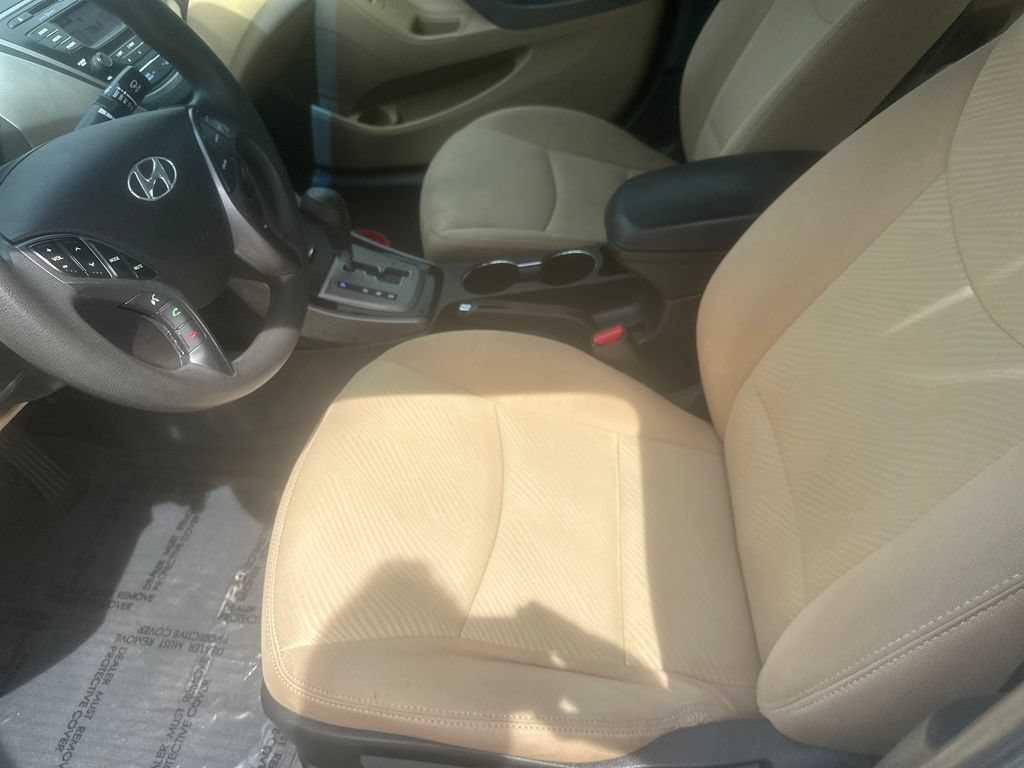 Used 2013 Hyundai Elantra GLS w/ Preferred Pkg FWD image 10