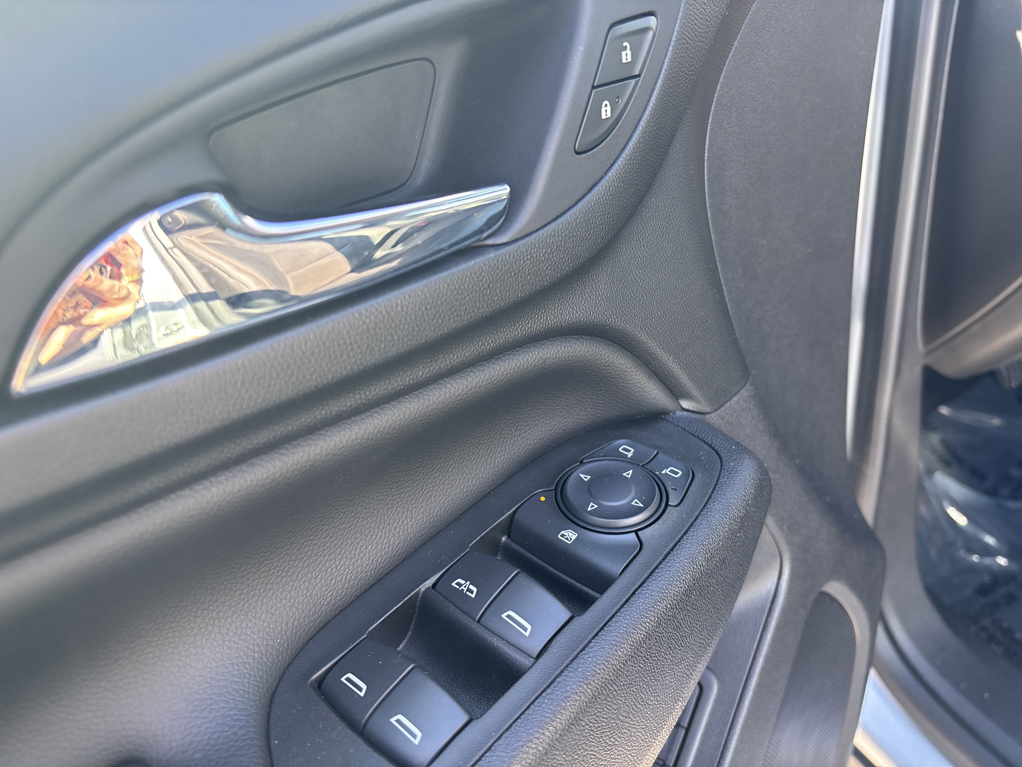 Used 2020 Chevrolet Equinox LT w/ Sport Edition image 17