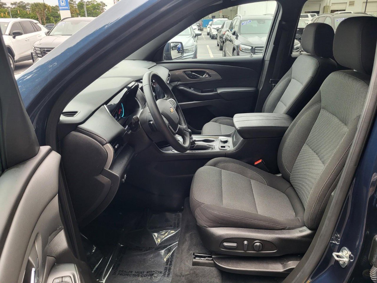 Used 2023 Chevrolet Traverse LT FWD image 12