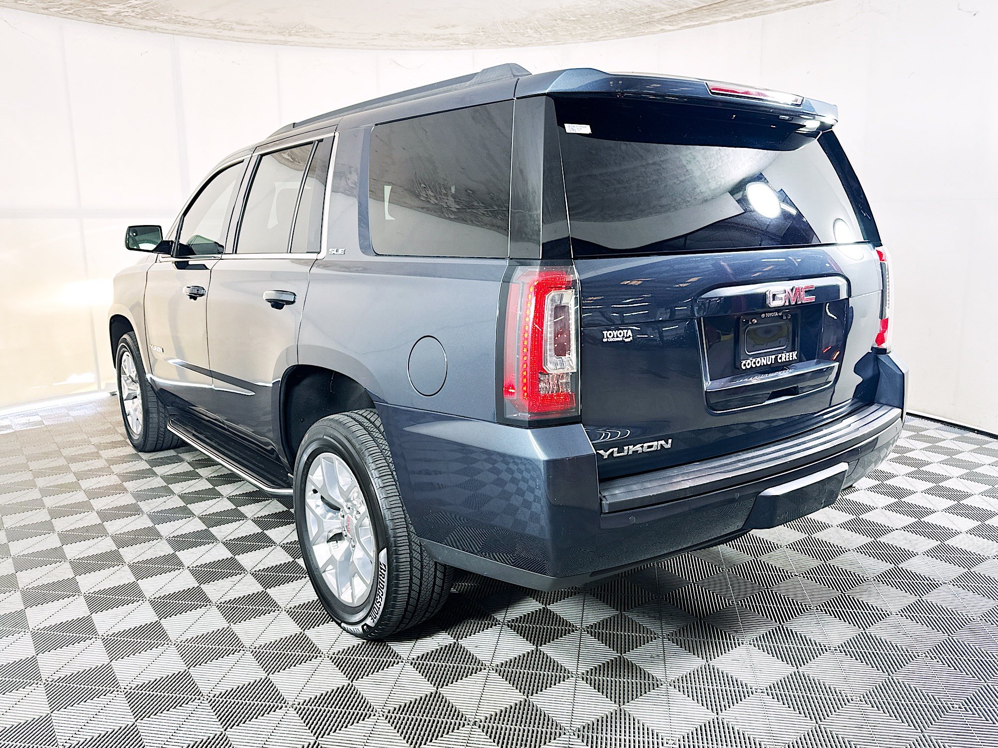 Used 2020 GMC Yukon SLE w/ SLE Value Package RWD image 5
