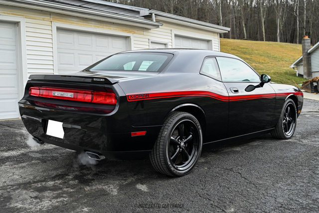 Used 2010 Dodge Challenger R/T w/ Mopar 10 Pkg RWD image 8