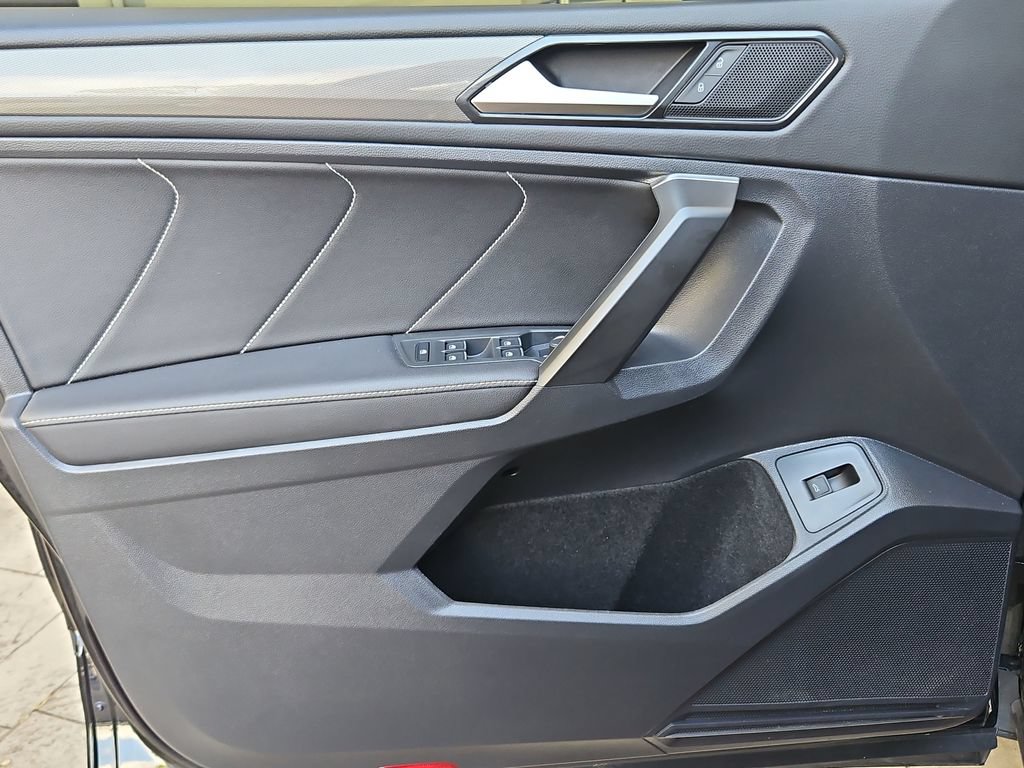 Used 2022 Volkswagen Tiguan SE FWD image 25