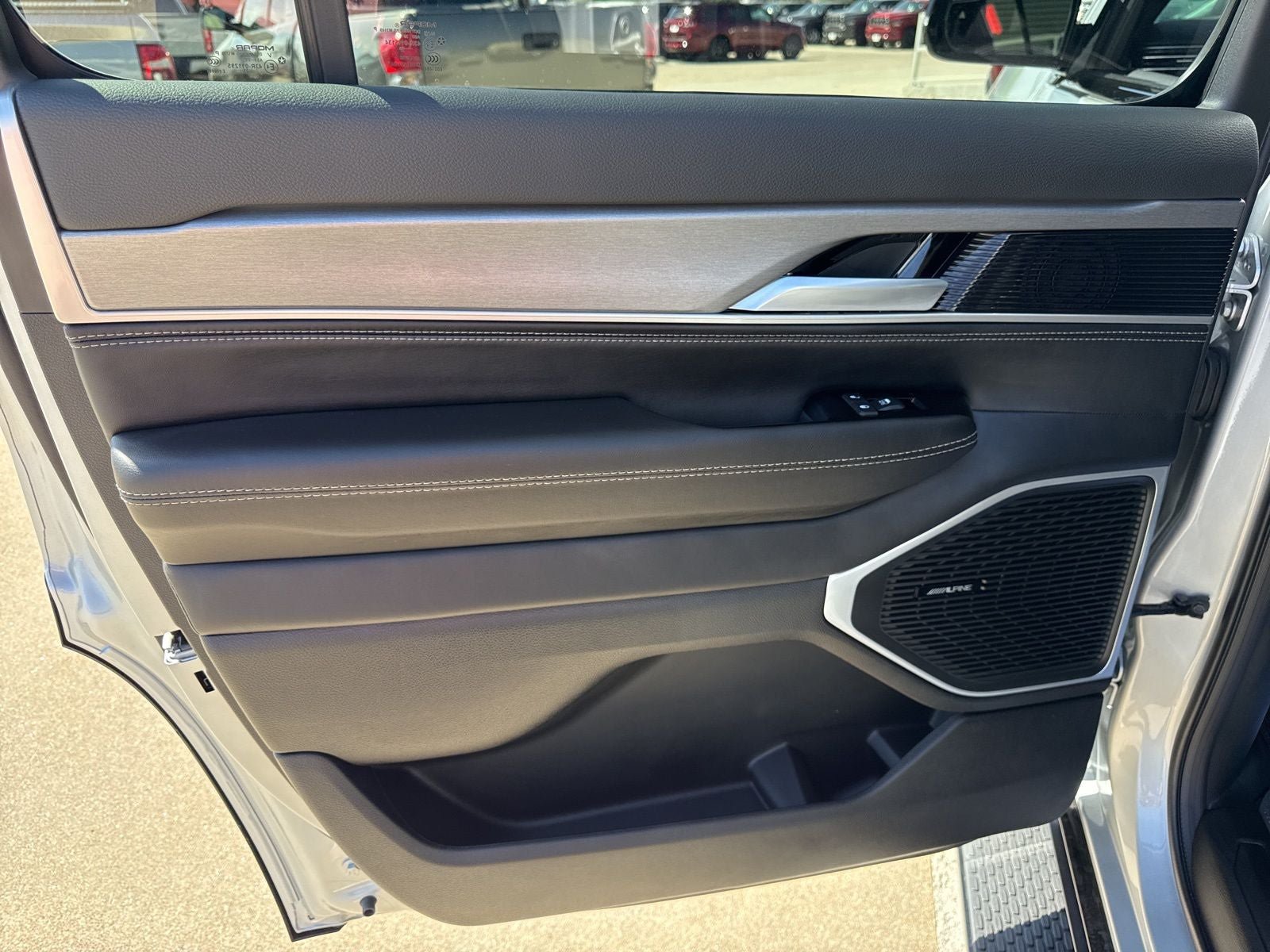 New 2026 Jeep Grand Wagoneer Limited AWD/4WD image 28