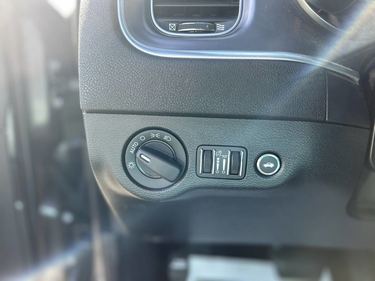 Used 2019 Dodge Charger SXT w/ Leather Interior Group image 12
