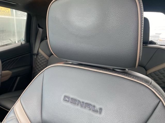 Used 2023 GMC Canyon Denali w/ Denali Black Edition image 20