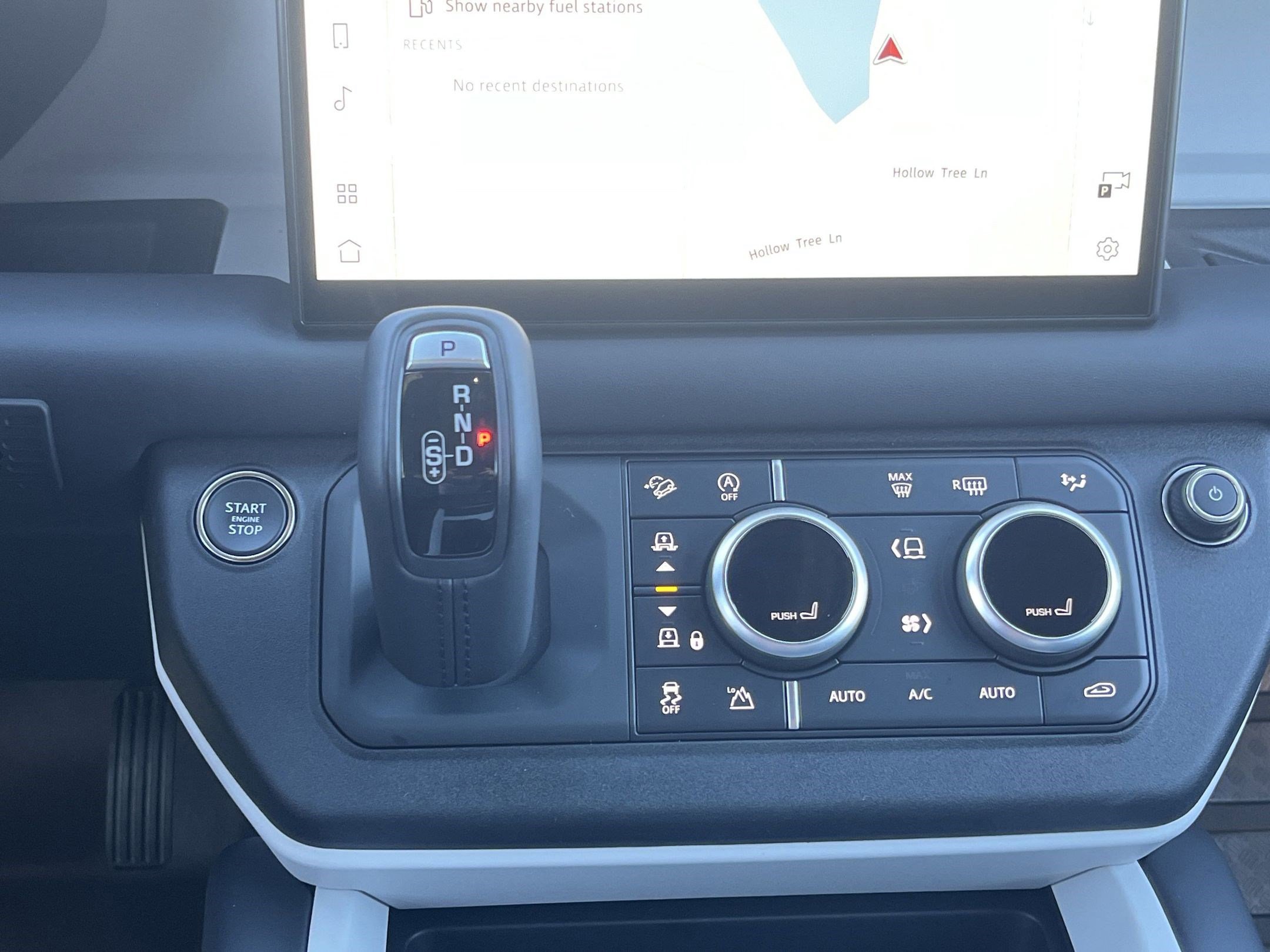 Used 2025 Land Rover Defender 110 X-Dynamic SE image 16