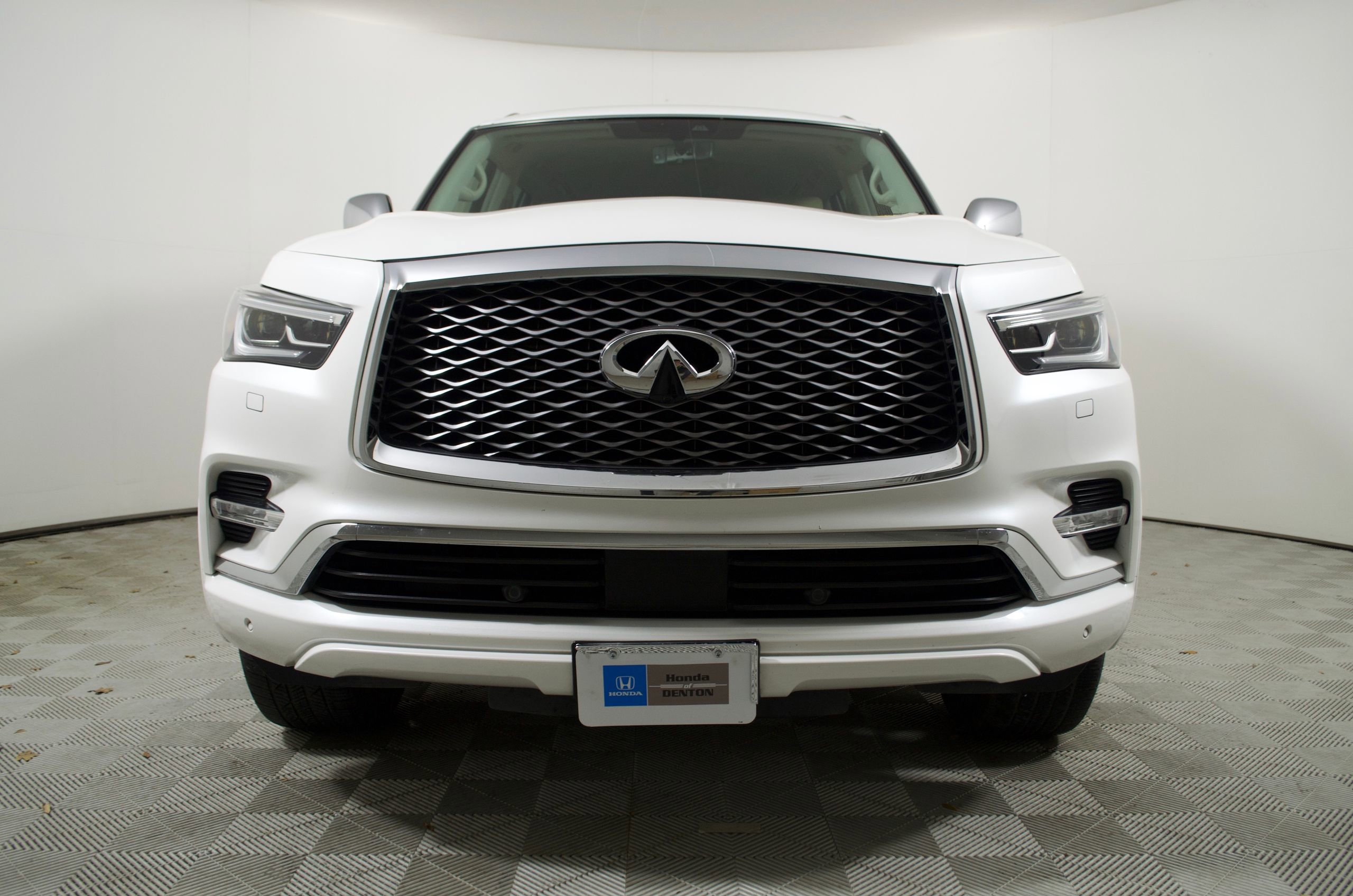 Used 2019 INFINITI QX80 Luxe w/ Proactive Package image 6