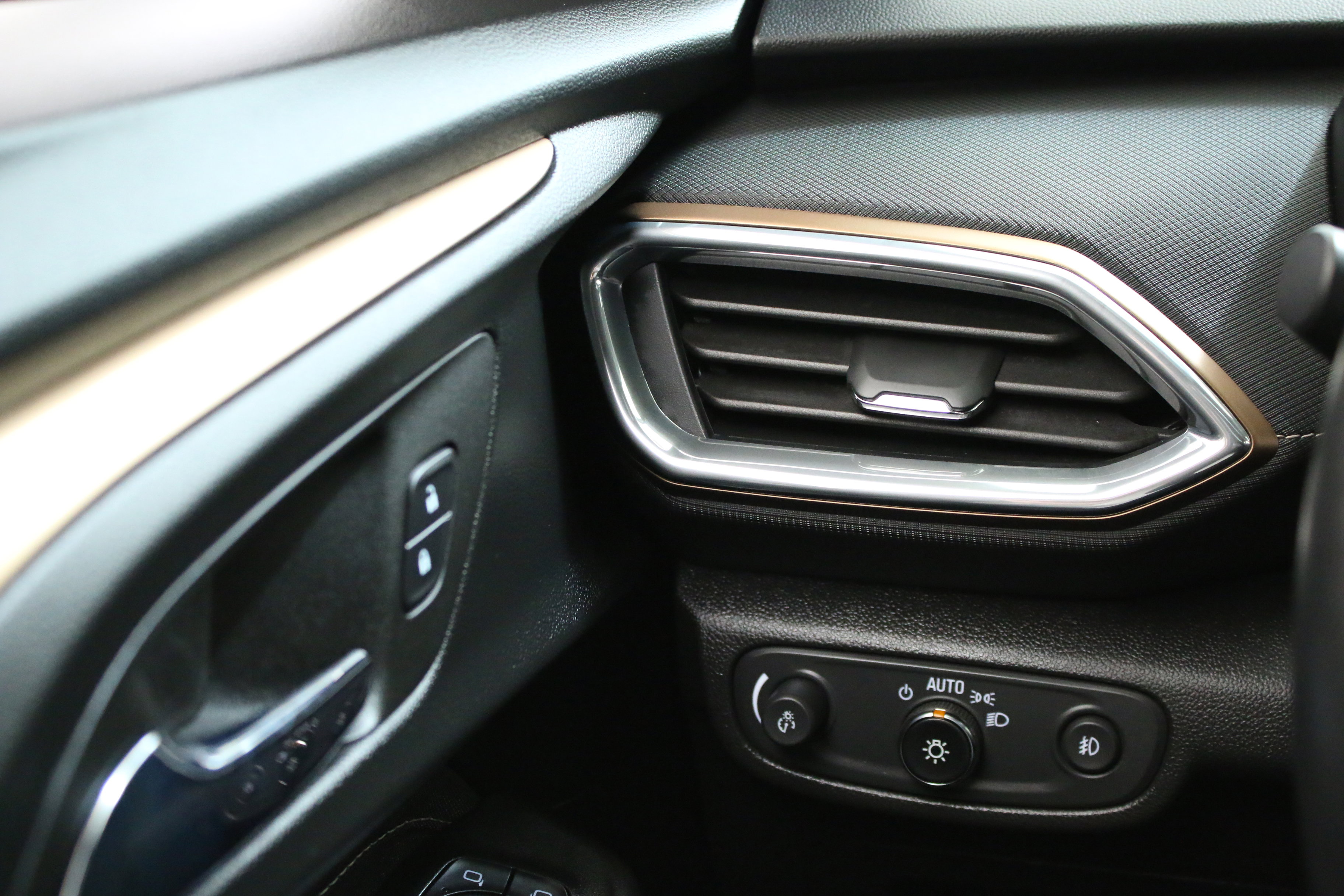 Certified 2023 Chevrolet TrailBlazer ACTIV FWD image 19