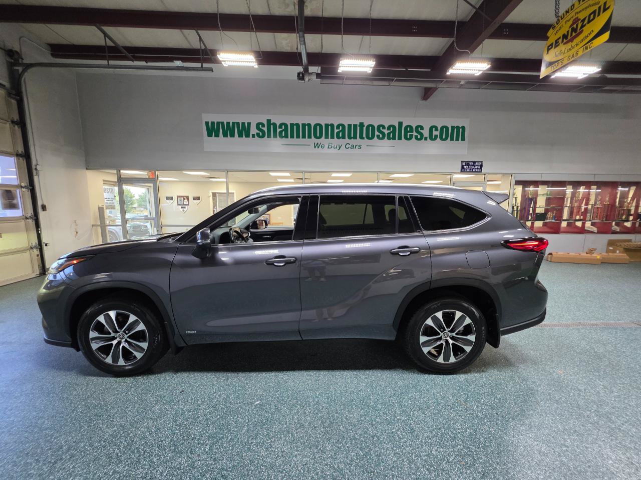 Used 2022 Toyota Highlander XLE AWD/4WD image 11