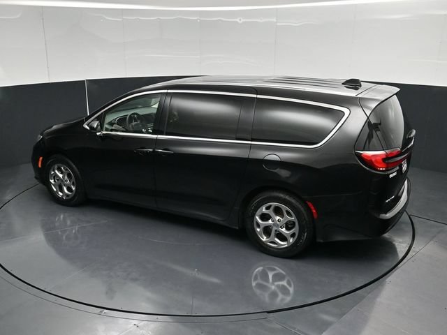 Certified 2024 Chrysler Pacifica Limited FWD image 57