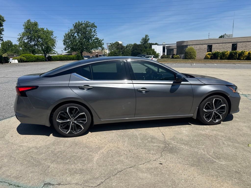 Used 2023 Nissan Altima 2.5 SR FWD image 4