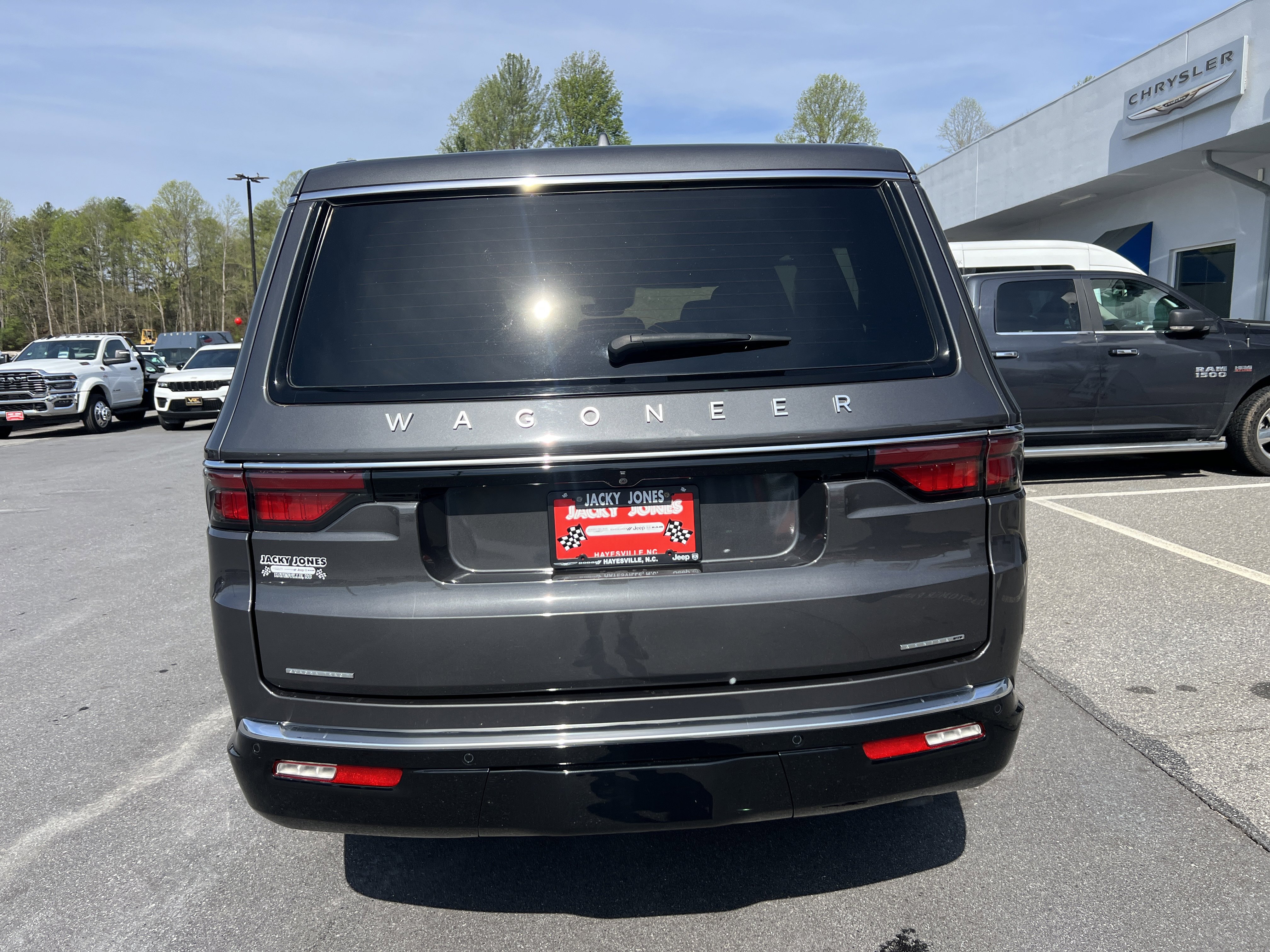 Used 2022 Jeep Wagoneer Series III w/ Convenience Group I image 2