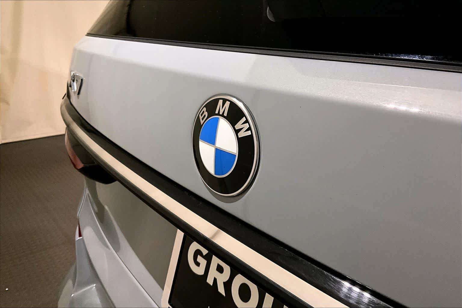 Used 2025 BMW X7 xDrive40i w/ M Sport Package AWD/4WD image 32