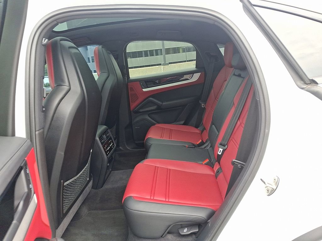 Used 2024 Porsche Cayenne S image 12