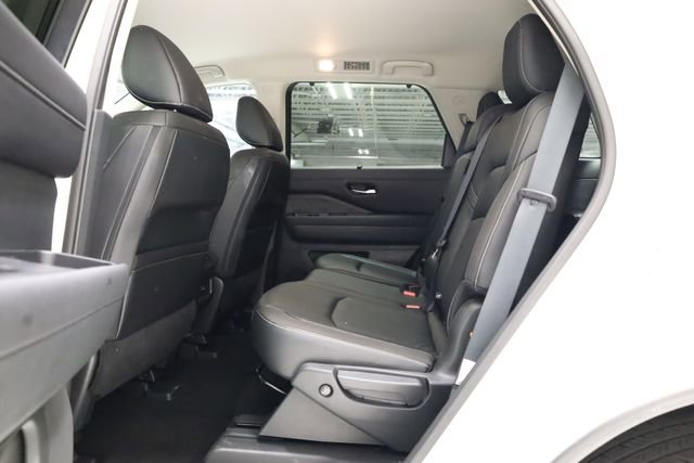 Used 2023 Nissan Pathfinder SL AWD/4WD image 27