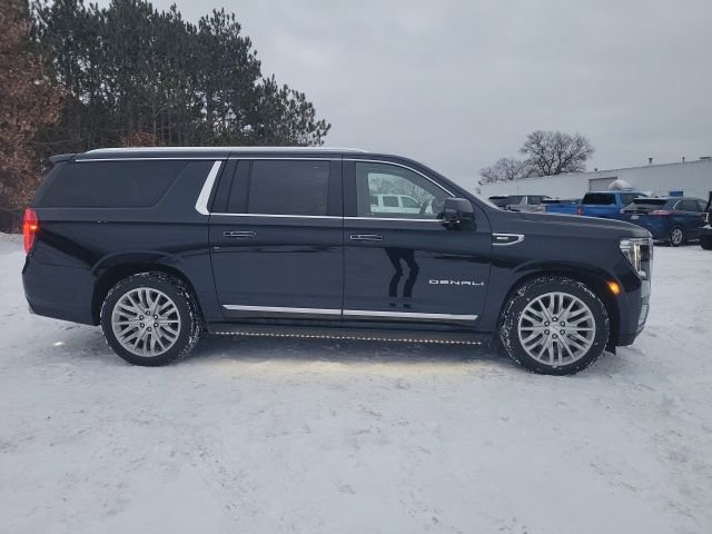 Used 2023 GMC Yukon XL Denali w/ Denali Reserve Package AWD/4WD image 4