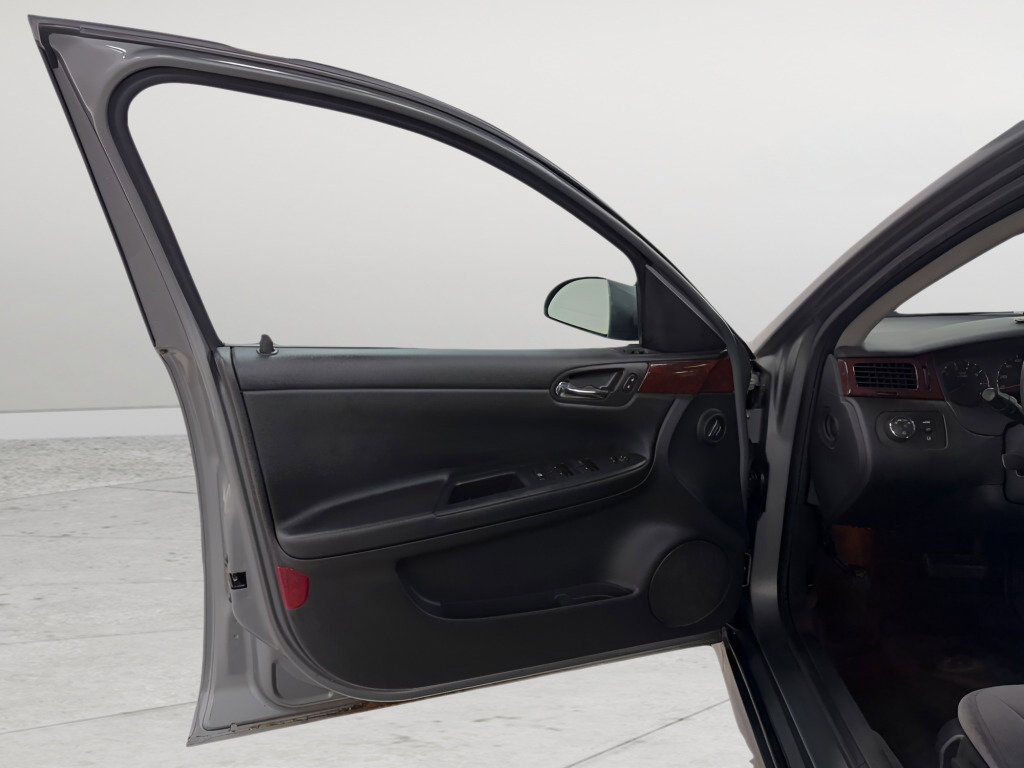 Used 2009 Chevrolet Impala LT image 14