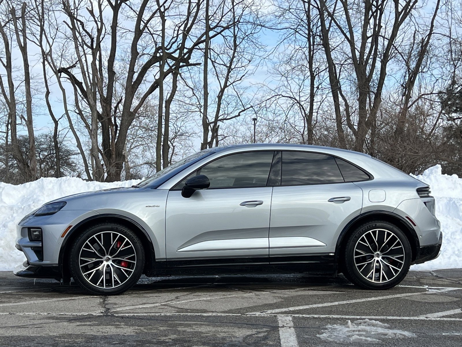 Certified 2025 Porsche Macan Turbo Electric image 2