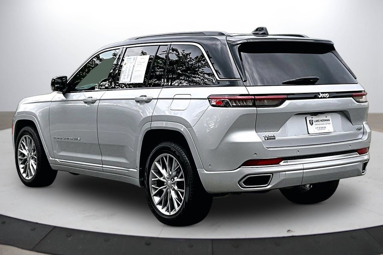 Used 2025 Jeep Grand Cherokee Summit AWD/4WD image 7