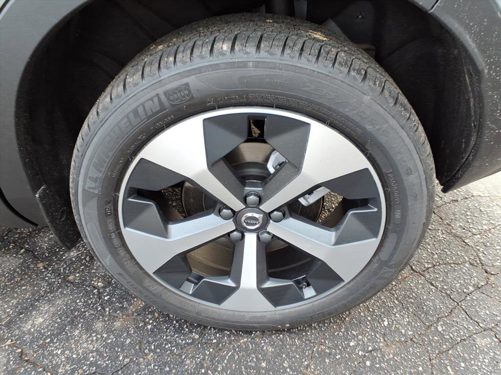 New 2026 Volvo XC40 B5 Plus w/ Protection Package Premier image 7