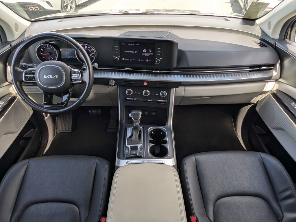 Used 2024 Kia Carnival LX image 18