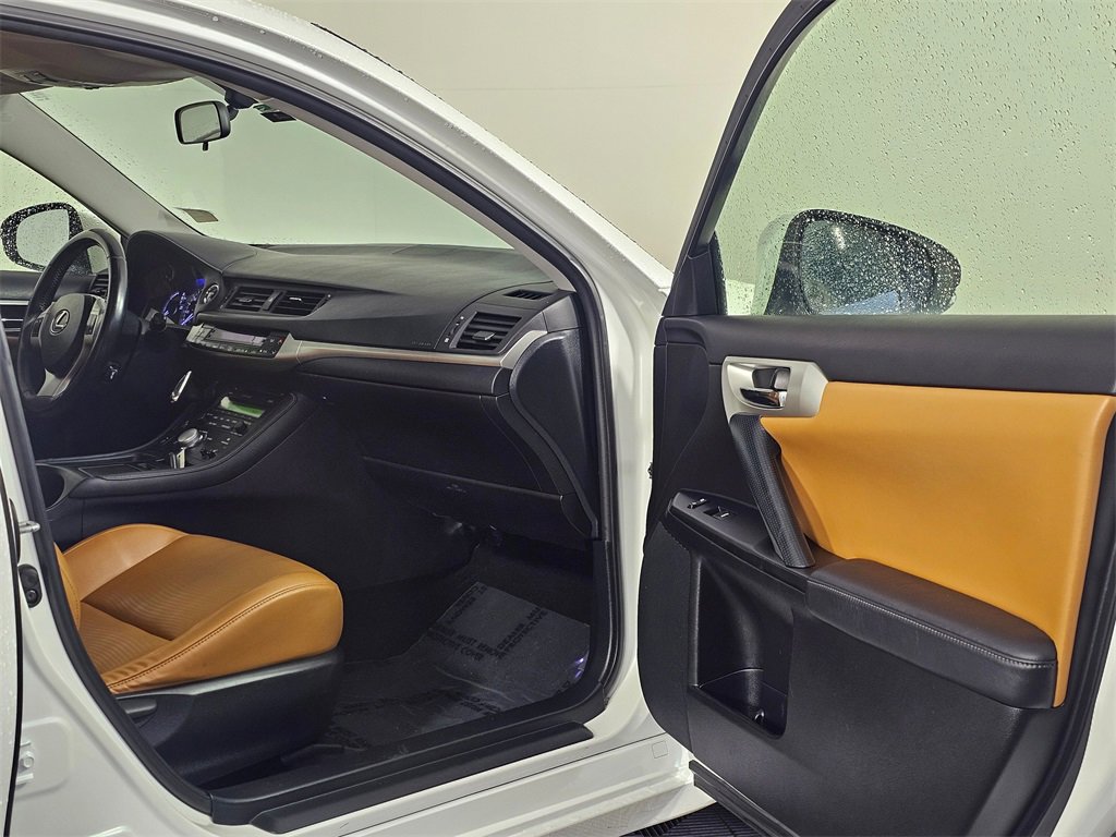 Used 2011 Lexus CT 200h image 12