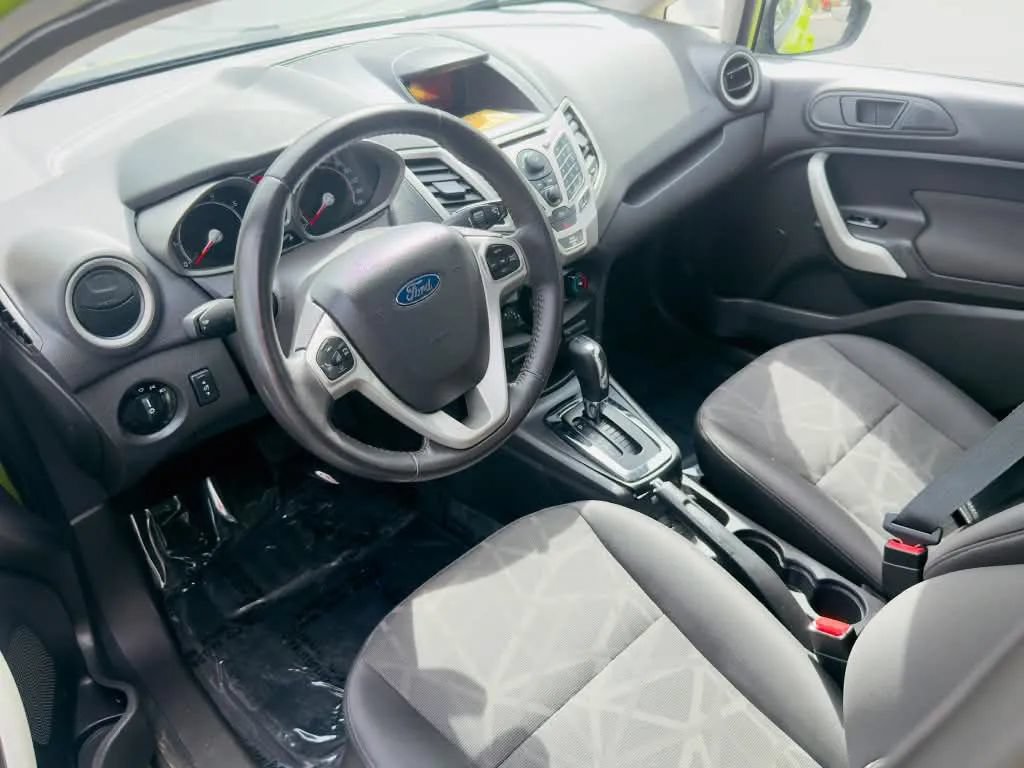 Used 2013 Ford Fiesta SE FWD image 9