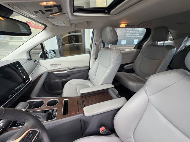 Used 2022 Toyota Sienna XLE image 15