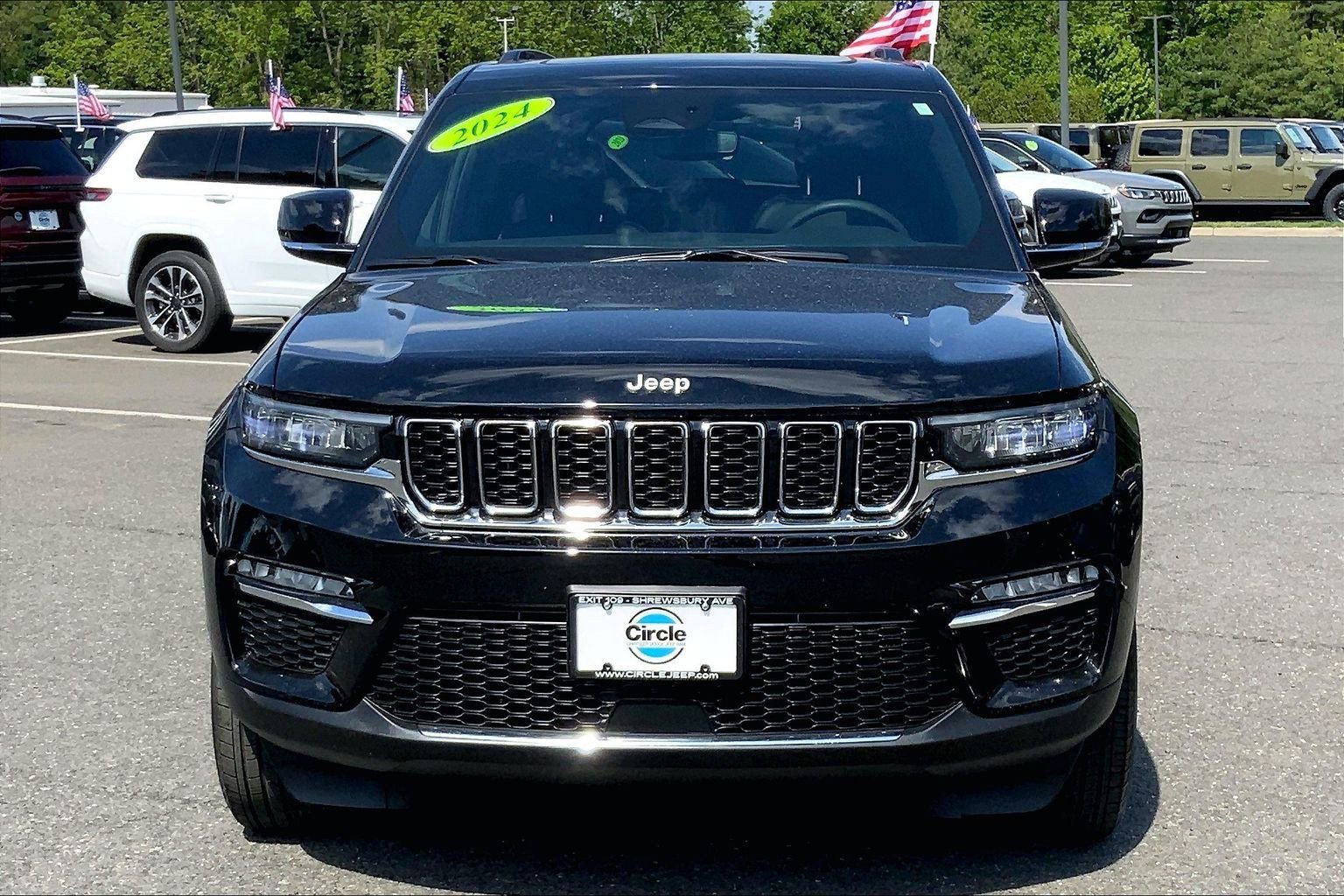 Certified 2024 Jeep Grand Cherokee Limited AWD/4WD image 3