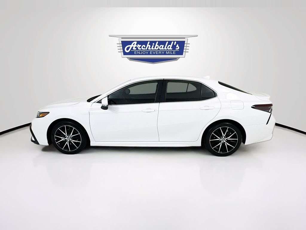 Used 2023 Toyota Camry SE FWD image 5
