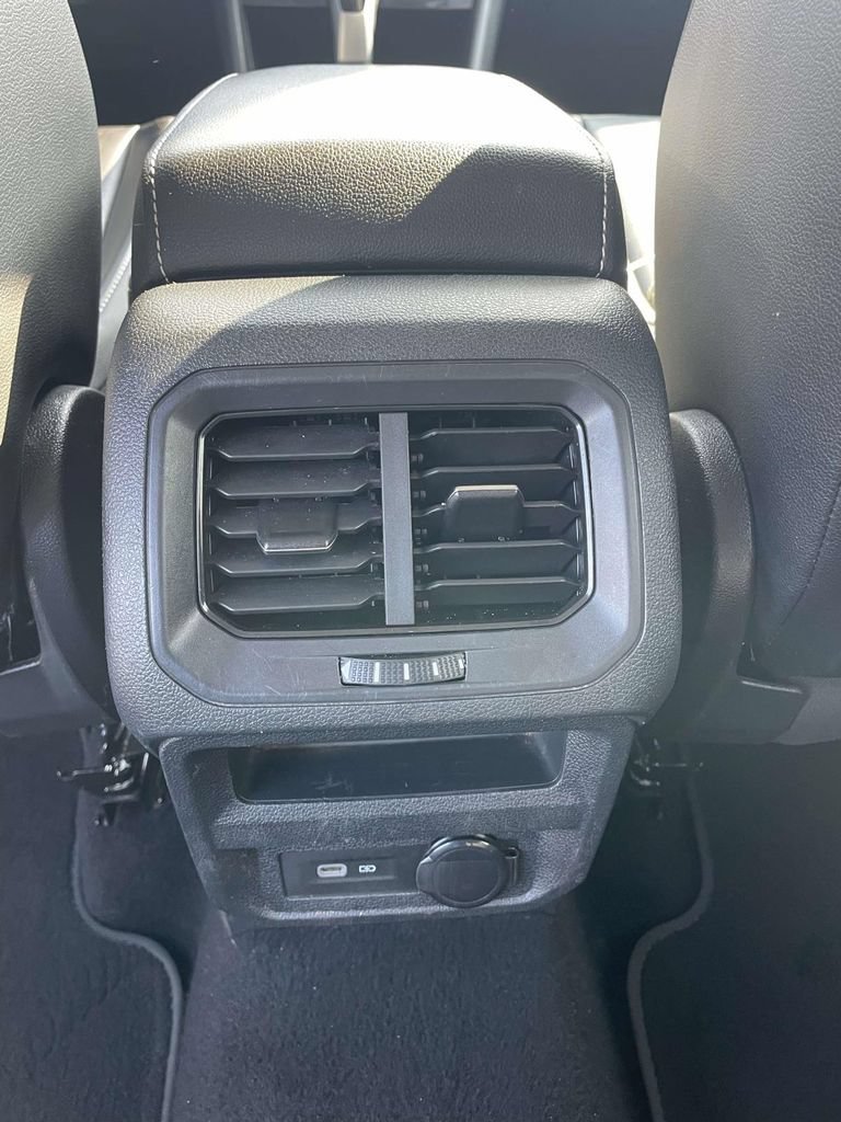 Certified 2023 Volkswagen Tiguan SE FWD image 15