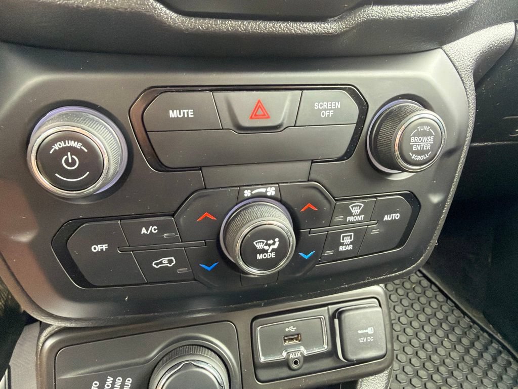 Used 2020 Jeep Renegade Altitude AWD/4WD image 16