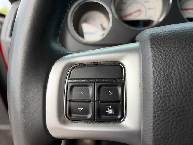 Used 2014 Dodge Challenger SXT RWD image 5