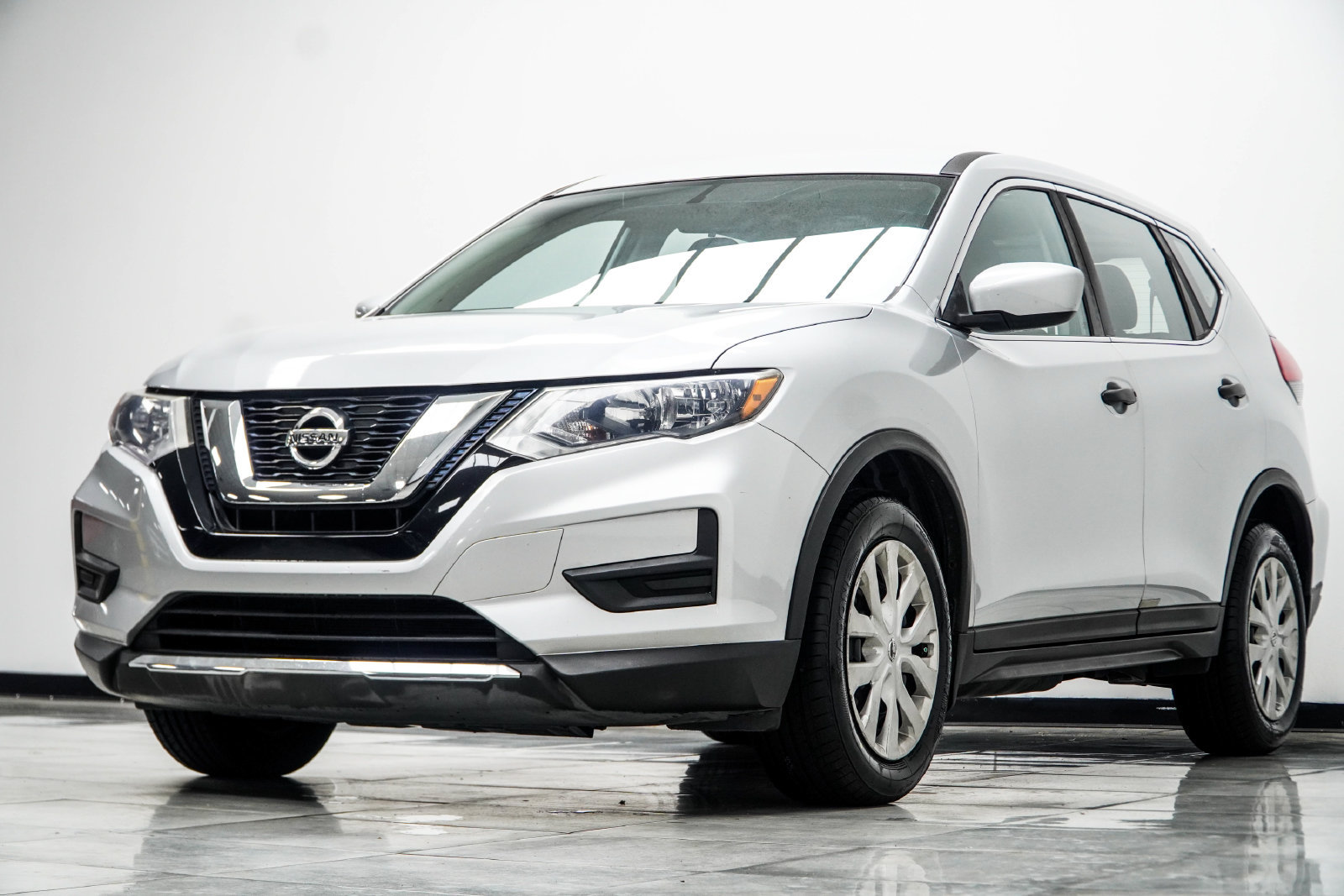 Used 2017 Nissan Rogue S FWD image 10