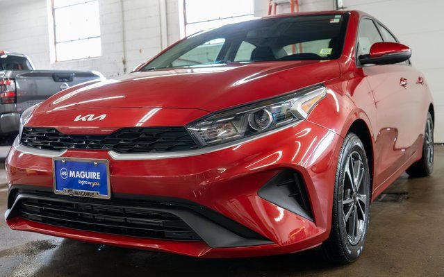 Used 2024 Kia Forte LXS image 2