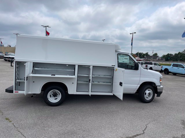 New 2027 Ford E-350 and Econoline 350 Super Duty w/ Power Equipment Group RWD image 14
