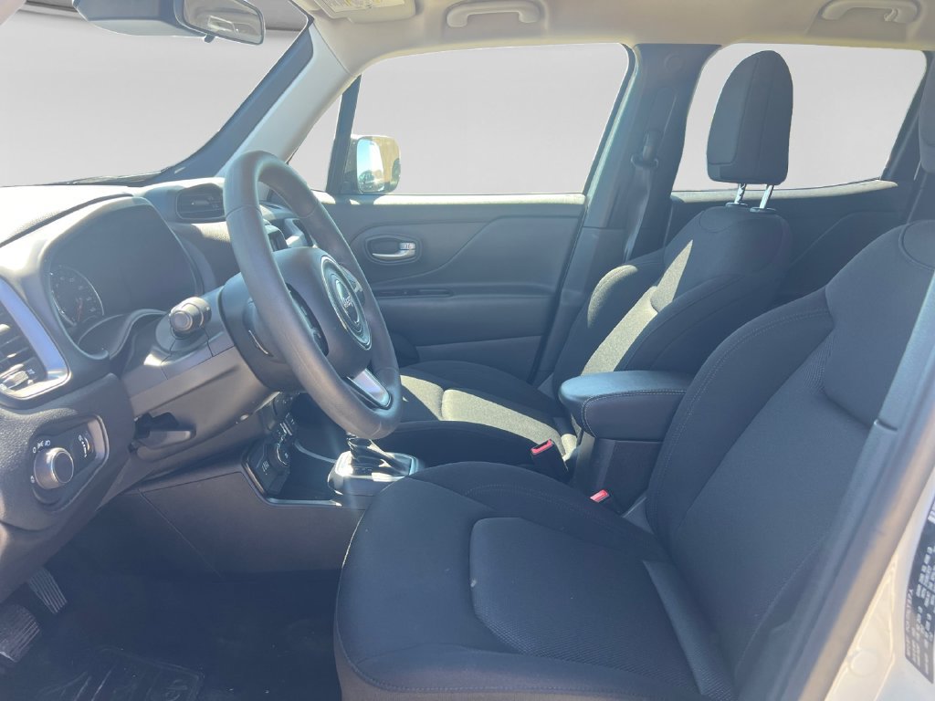 Used 2023 Jeep Renegade Latitude AWD/4WD image 16