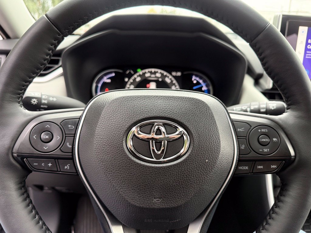 Used 2025 Toyota RAV4 XLE w/ Convenience Package AWD/4WD image 33