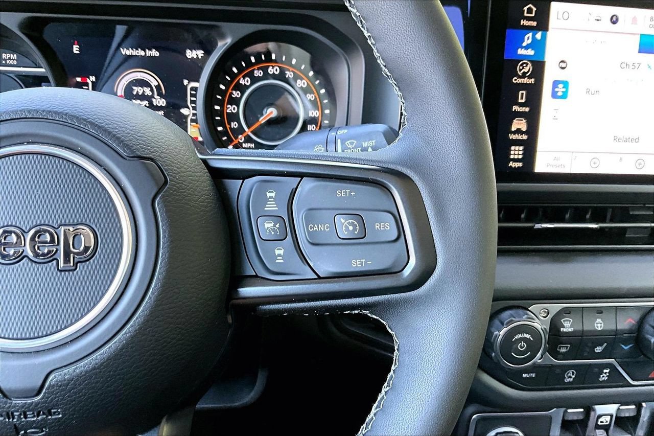 Certified 2026 Jeep Gladiator Mojave AWD/4WD image 28