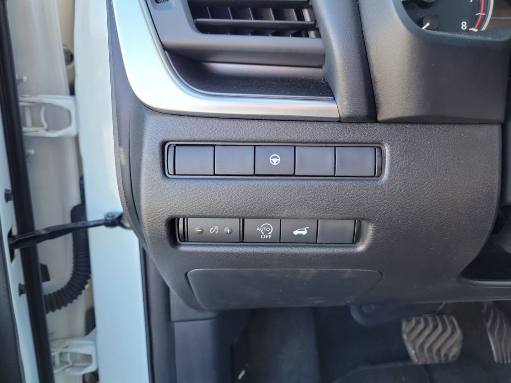 Used 2024 Nissan Rogue SV image 17