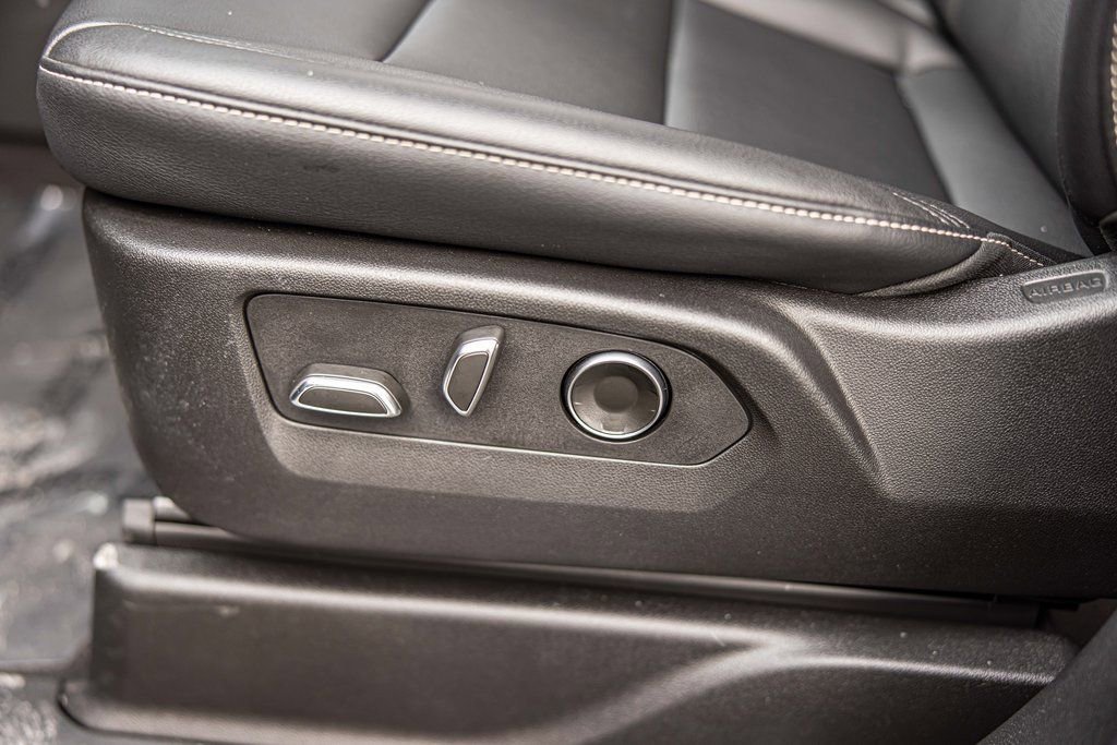 Used 2025 Cadillac Escalade Luxury image 24