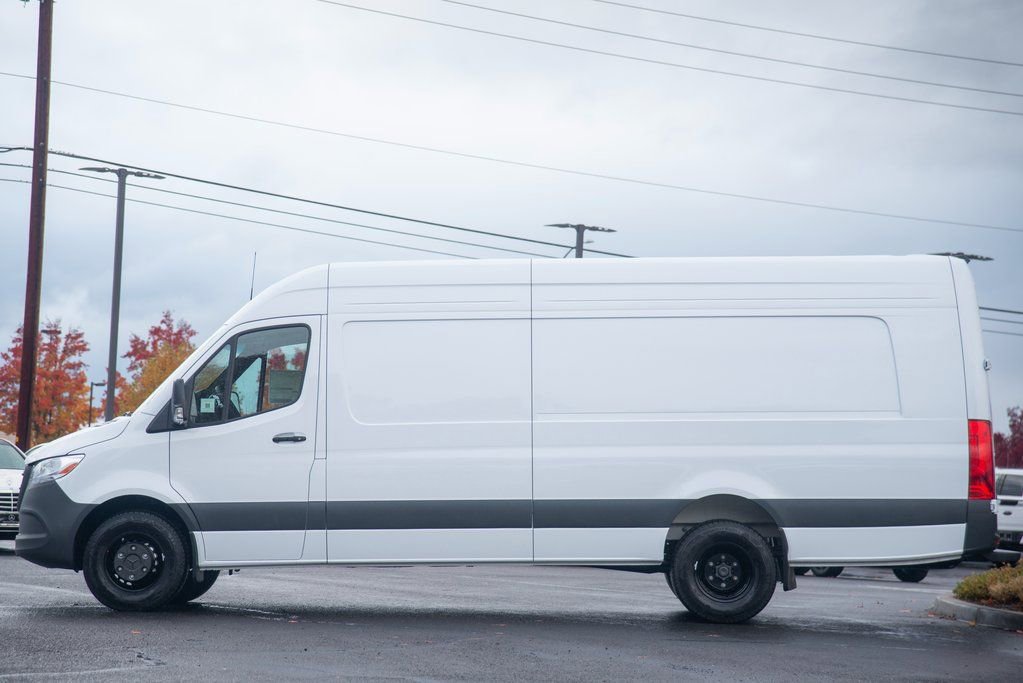 New 2025 Mercedes-Benz Sprinter 4500 image 5