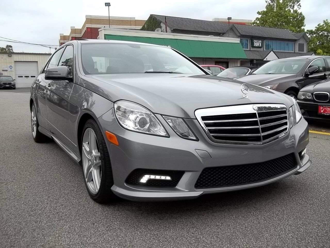 Used 2011 Mercedes-Benz E 550 4MATIC Sedan image 5