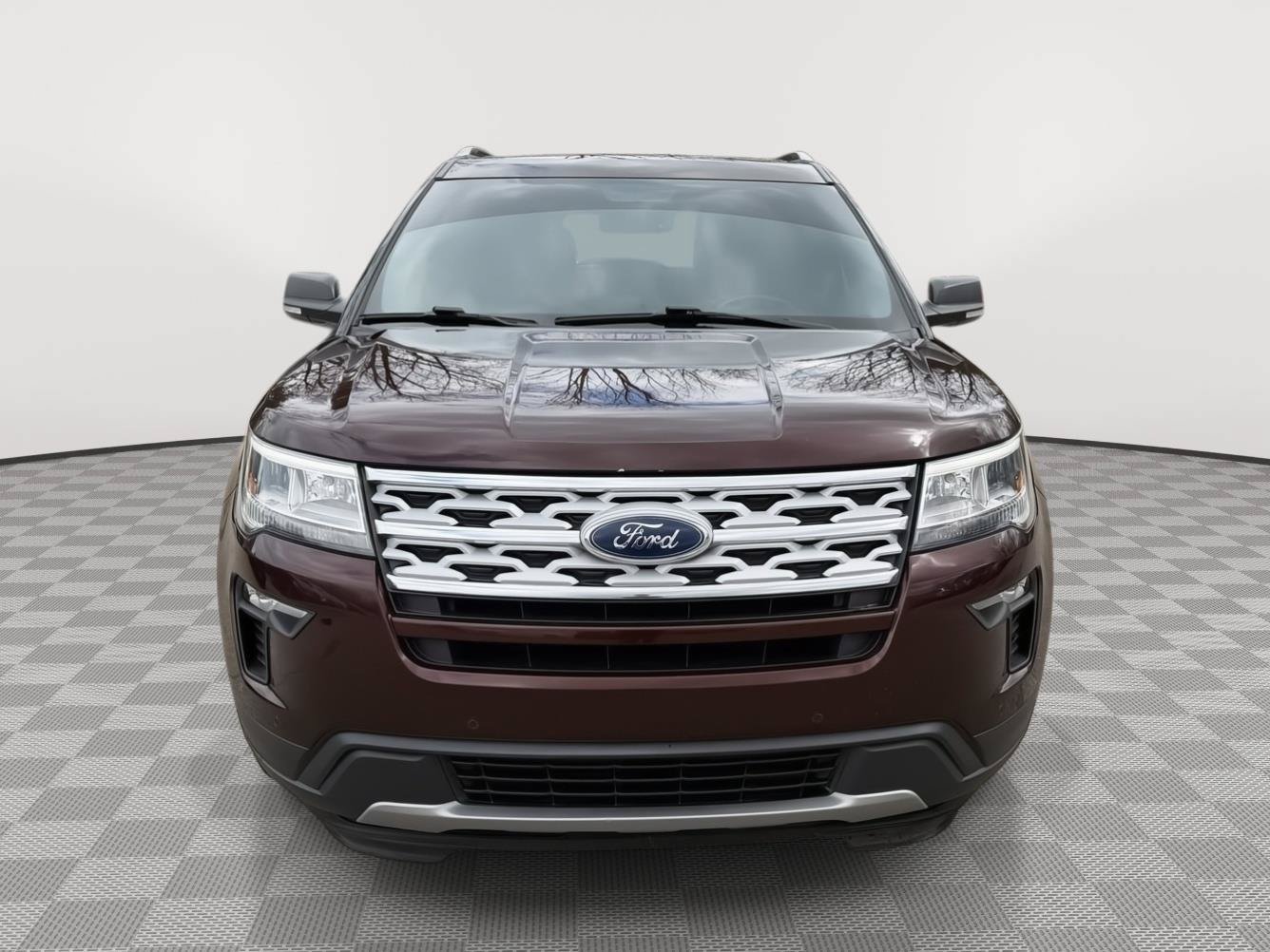 Used 2019 Ford Explorer XLT w/ Equipment Group 202A FWD image 2
