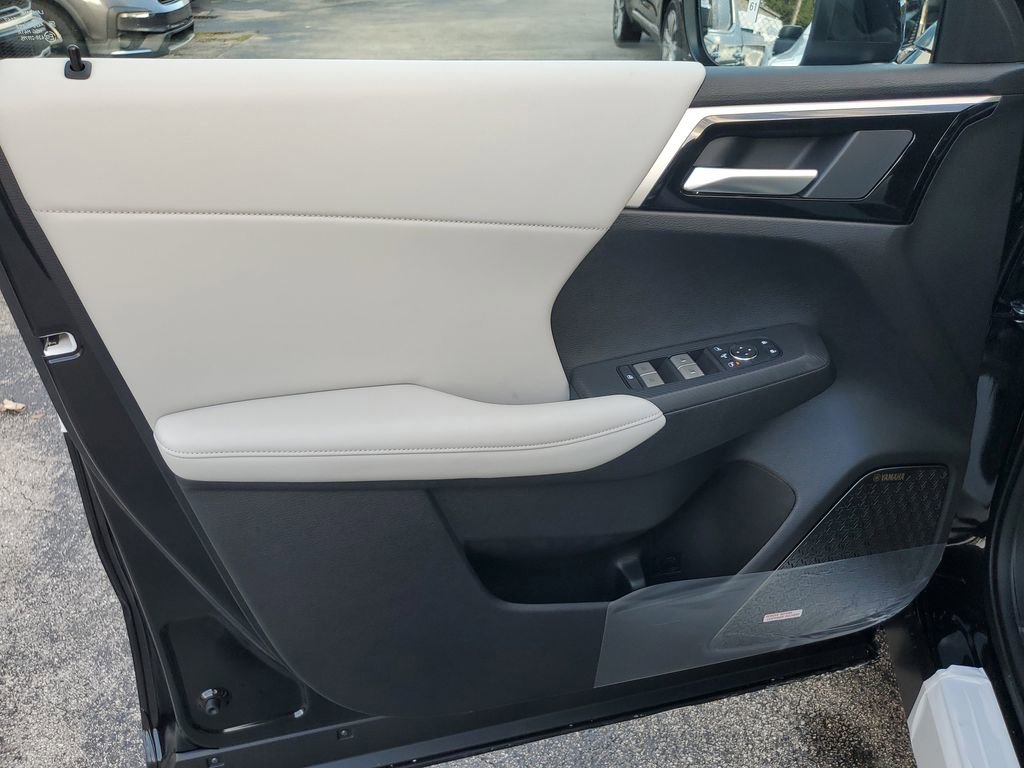 New 2026 Mitsubishi Outlander SE image 20