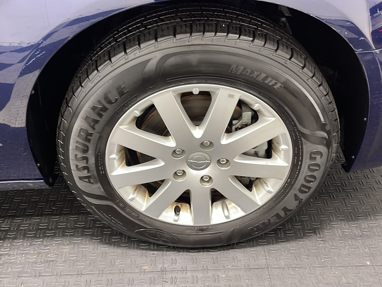 Used 2015 Chrysler Town & Country Touring FWD image 22