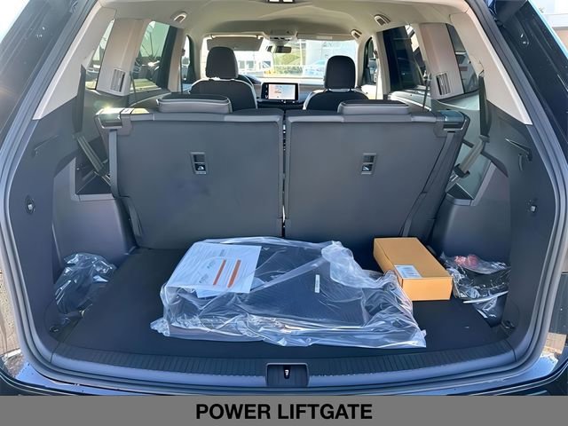 Used 2025 Volkswagen Atlas SE image 12