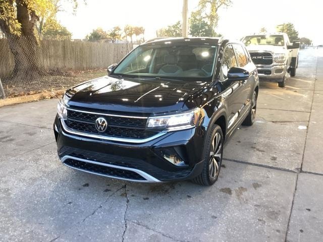Used 2024 Volkswagen Taos SE image 1